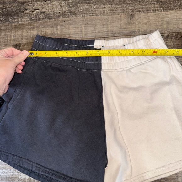 Hollister Ultra High Rise Black Cream Colorblock Shorts Small Fleece - Picture 4 of 7